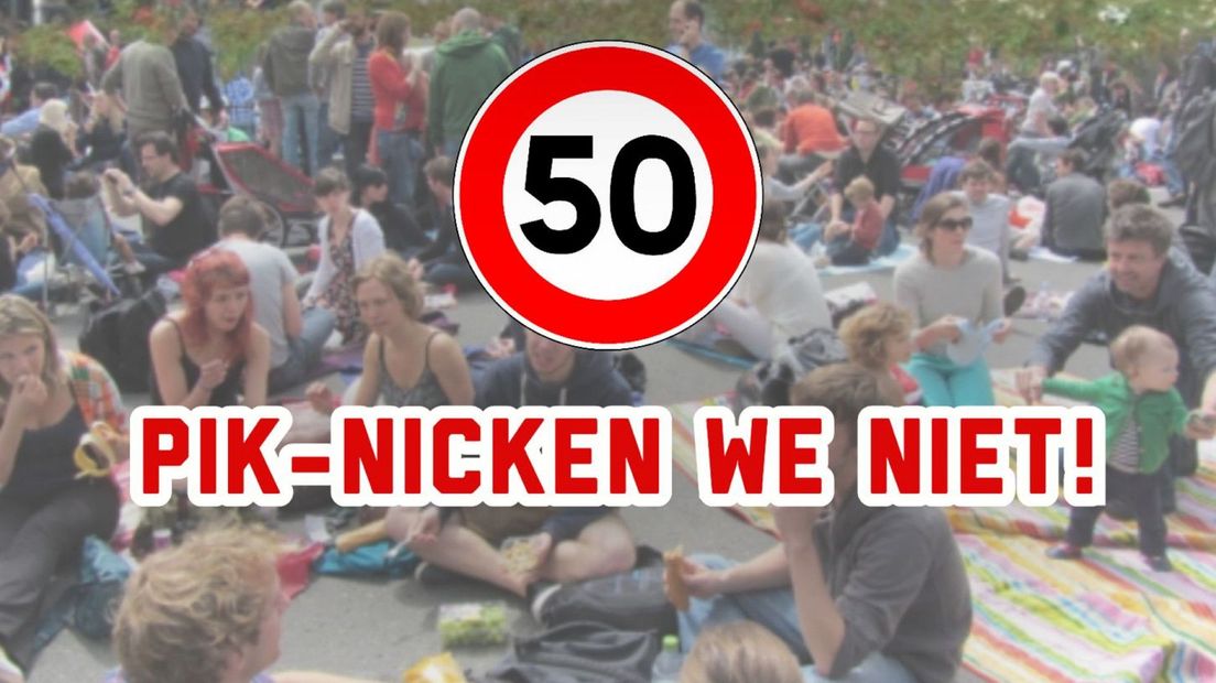 Demonstratie voor terrassen op Regentesseplein | Afbeelding: bewonersorganisatie WijWeimar