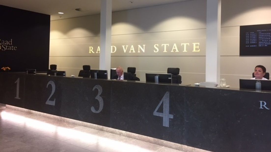 Ingang Raad van State in Den Haag