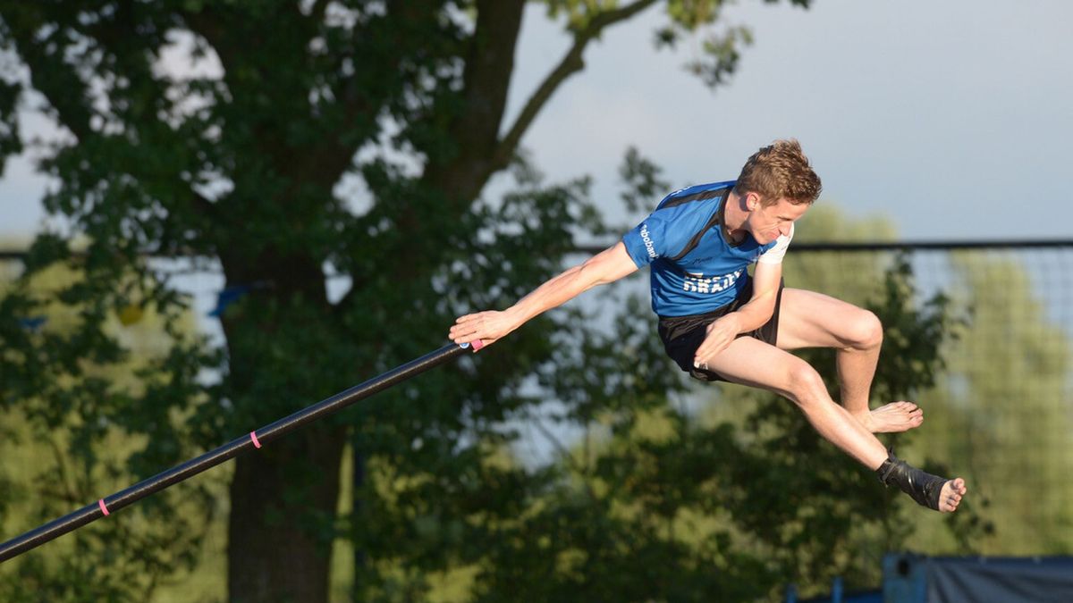 Freark Kramer ljept als enige over de 20 meter en pakt winst in Buitenpost