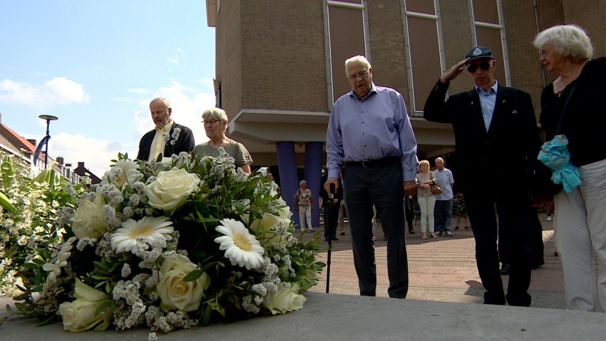 Wandelaars herdenken bezetting Nederlands-Indië met Koninginnemars