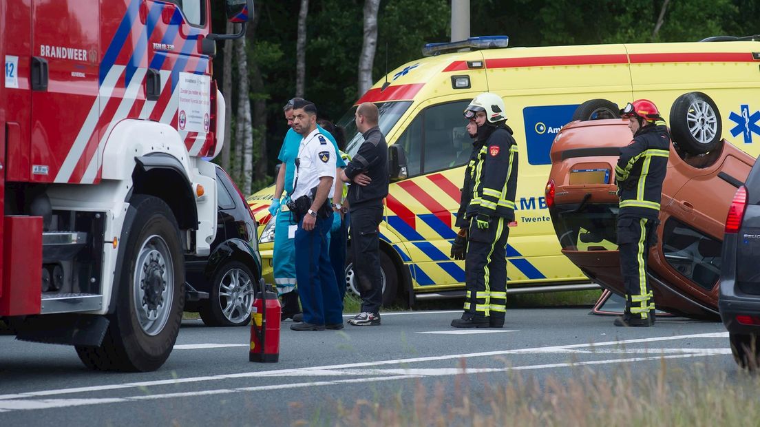 Auto over de kop Nijverdal