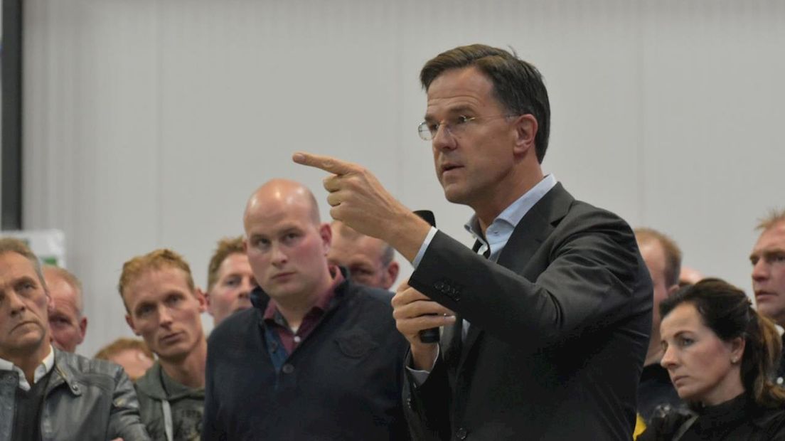 Premier Rutte op de bijeenkomst in Vinkenbuurt