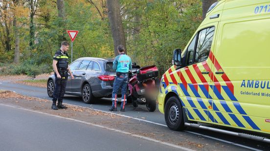 Motorrijder gewond na botsing