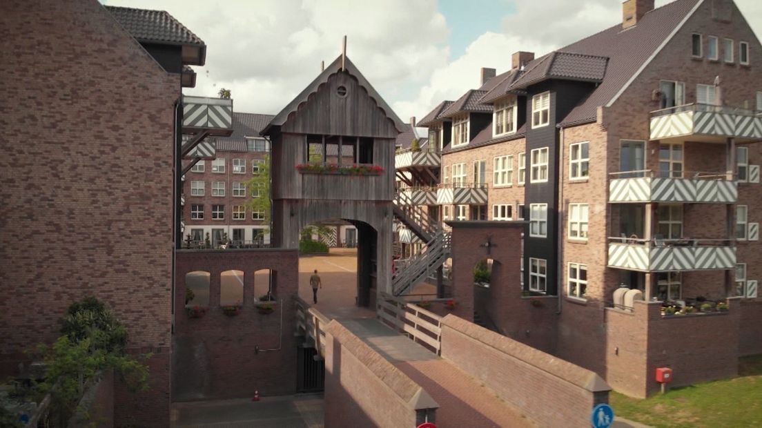 Genieten van een bijzondere woonlocatie in de geschiedenis, maar dan met alle moderne gemakken. Aan de buitenkant is je huis een kasteel en binnenin een luxe appartement. In Ermelo kan het.