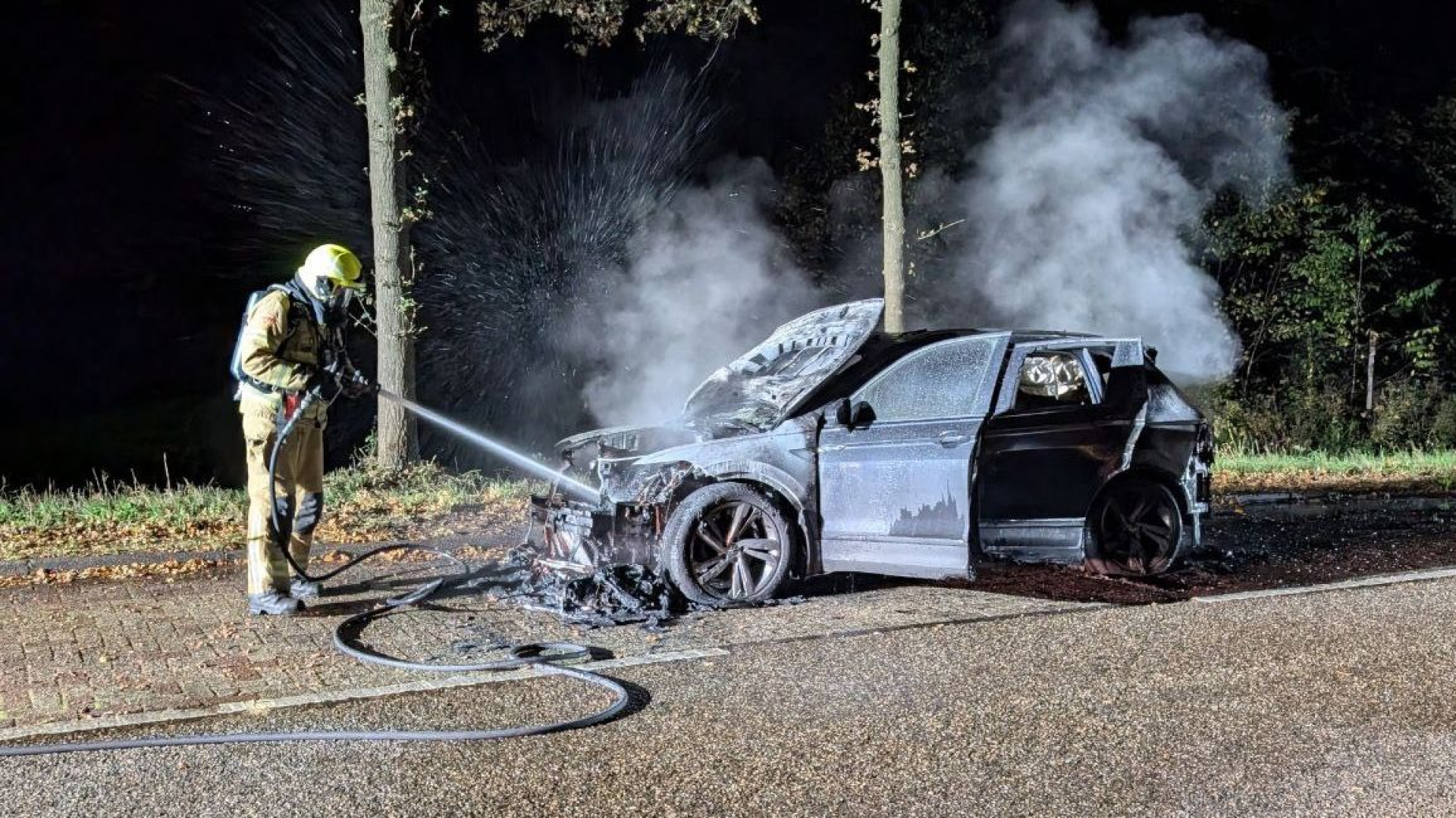 Auto brandt uit • botsing twee autos.