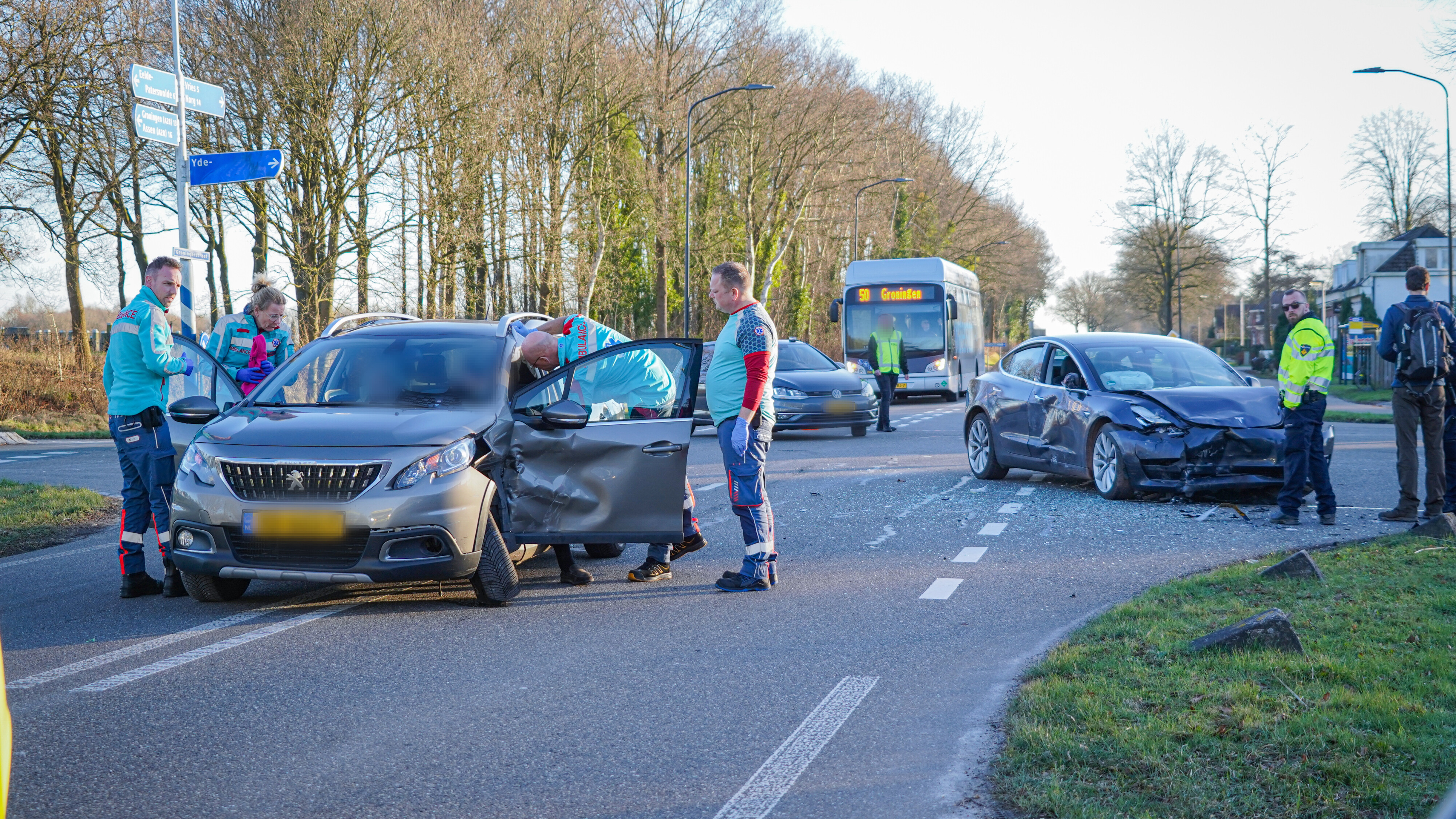 Twee Auto's Botsen Bij De Punt, Twee Inzittenden Gewond - RTV Drenthe