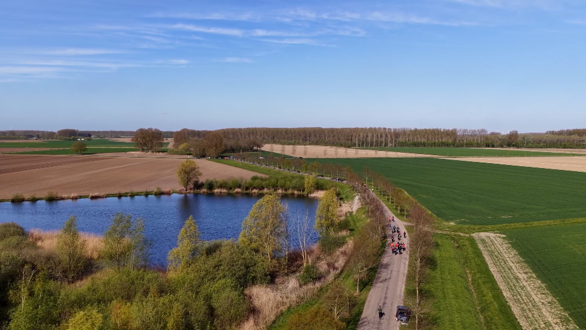 LIVE: Zonovergoten editie wandelmarathon Zeeuws-Vlaanderen • 11 kratten bier voor marathon op klompen