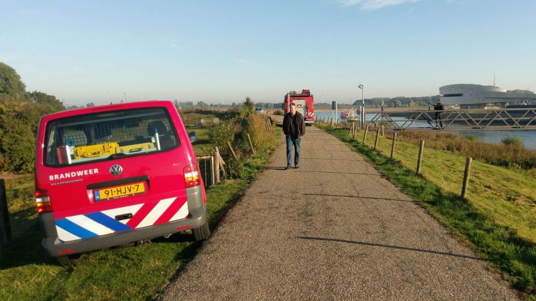 Op het Maas-Waalkanaal bij Nijmegen raakte zondag een binnenvaartschip in nood. Volgens de brandweer had het vaartuig water gemaakt in de machinekamer, nadat het ter hoogte van de nieuwe stadsbrug De Oversteek iets had geraakt.