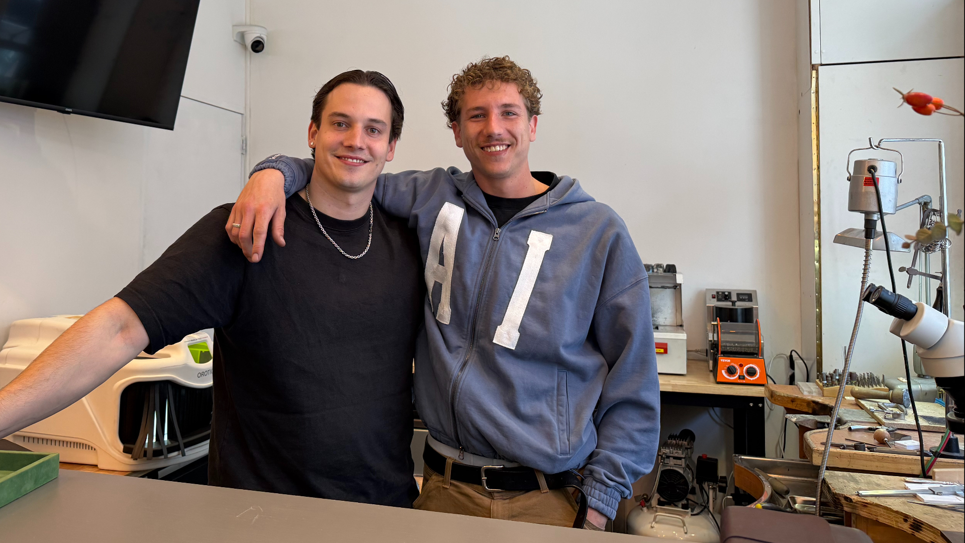 Een eigen juwelierszaak dankzij inspiratie op sociale media: Youri en Giel doen het
