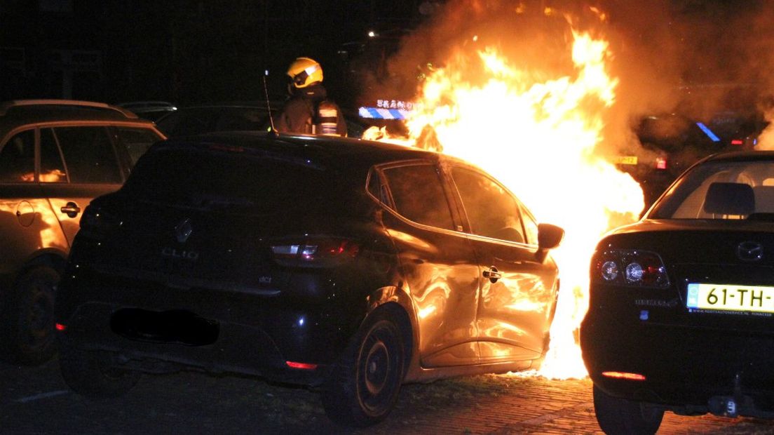 De auto ging in vlammen op.