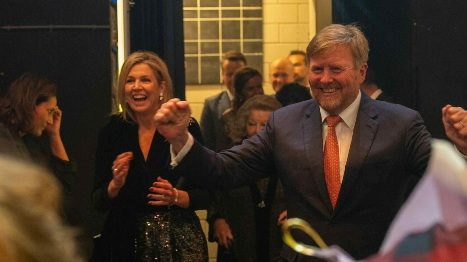 Friezen jouwe kening gemiddeld in 6,7; Máxima en Amalia krekt wat populêrder