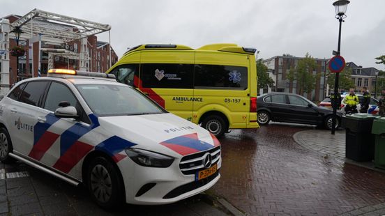 Fietser raakt gewond bij aanrijding met auto in Meppel. Fietser raakt gewond bij aanrijding met auto in Meppel.