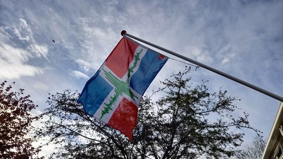 In Beeld: Groningen hangt de vlag uit