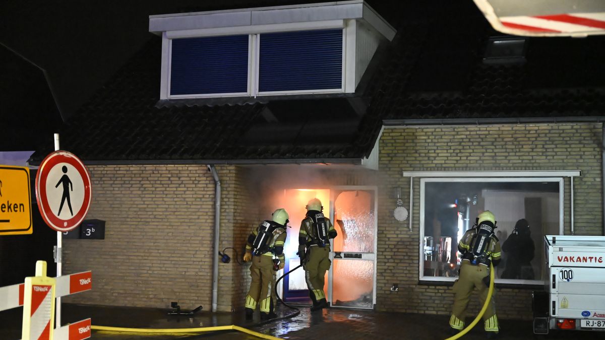 Woningbrand in Almelo onder controle, veel rookschade