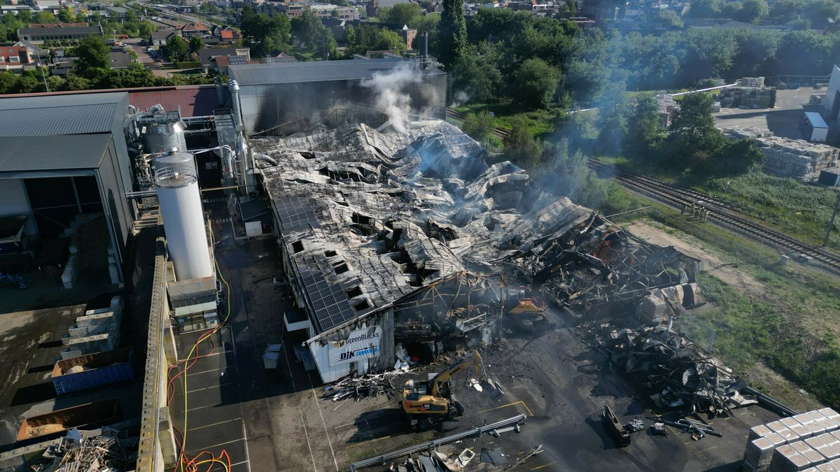 De Week van Drenthe: : Palletfabriek Greenblocks in Coevorden in de as gelegd en oefenterrein De Haa