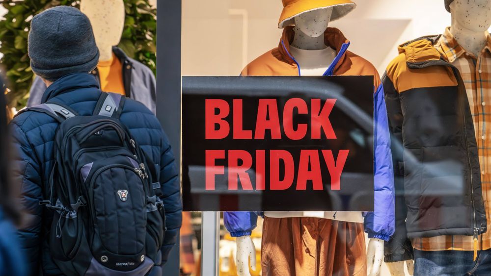 Om deze reden vallen we massaal voor Black Friday - Omroep Gelderland