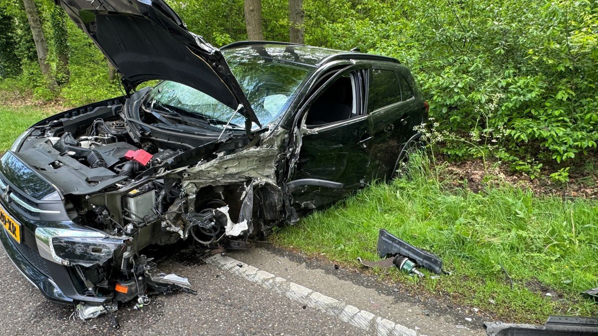 Twee gewonden bij frontale botsing tussen Reuver en Swalmen