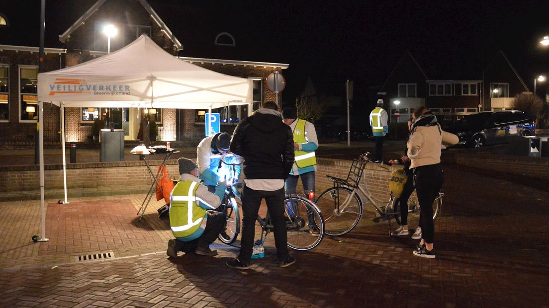 60 fietsers in Steenwijk hadden de verlichting niet voor elkaar