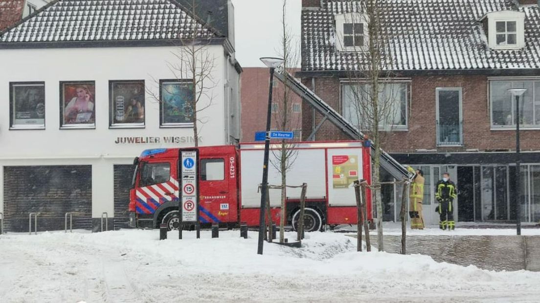 De brandweer rukte ook uit naar De Heurne in Enschede voor het verlenen van assistentie