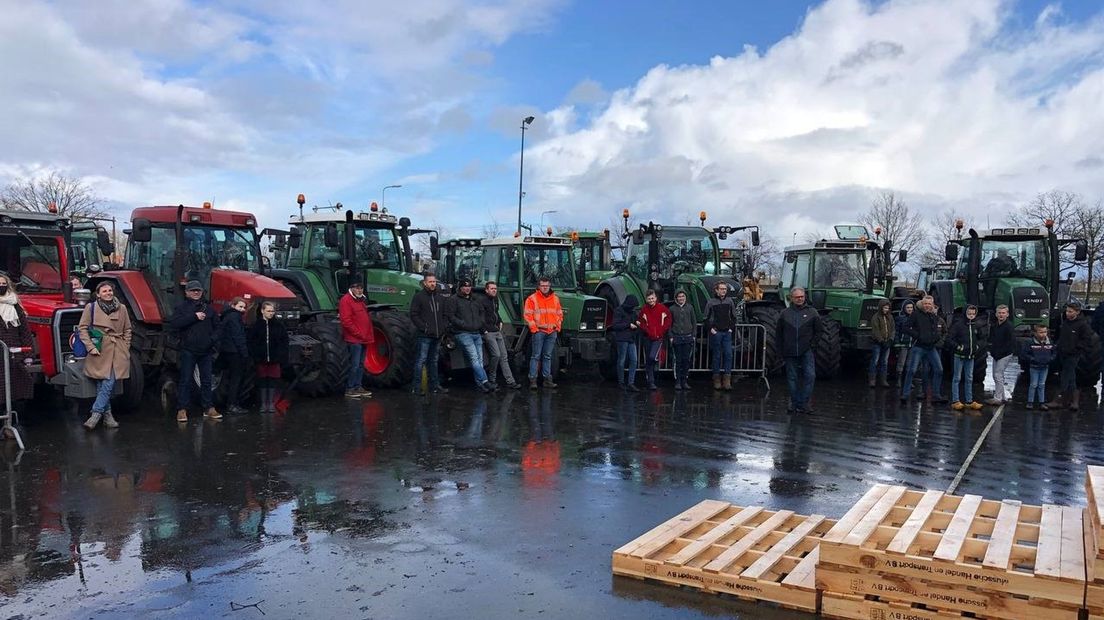 Bijeenkomst in Staphorst waar boeren in gesprek gingen met de politiek