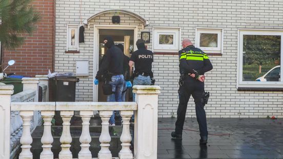 Persoon bedreigd met vuurwapen | Scooterrijder gewond na botsing. Persoon bedreigd met vuurwapen | Scooterrijder gewond na botsing.