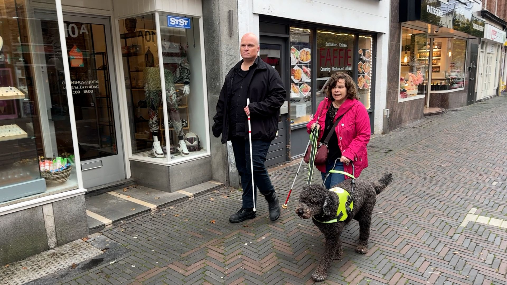 Links de slechtziende Ian Dorrestein en rechts de blinde Marjolein van den Broek