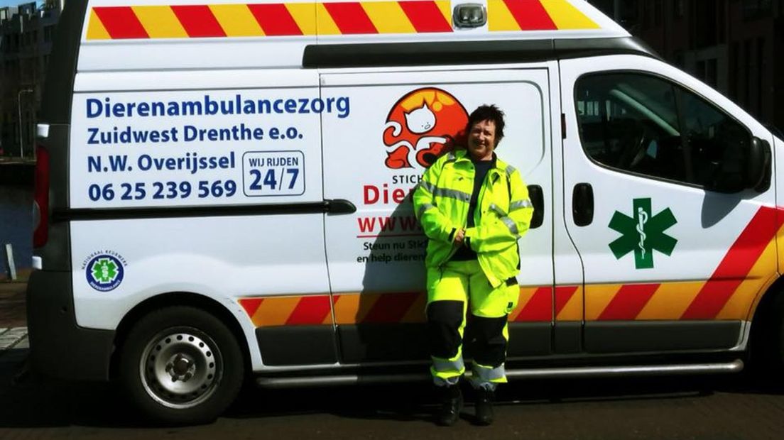 Astrid Versluis is chauffeur op de dierenambulance