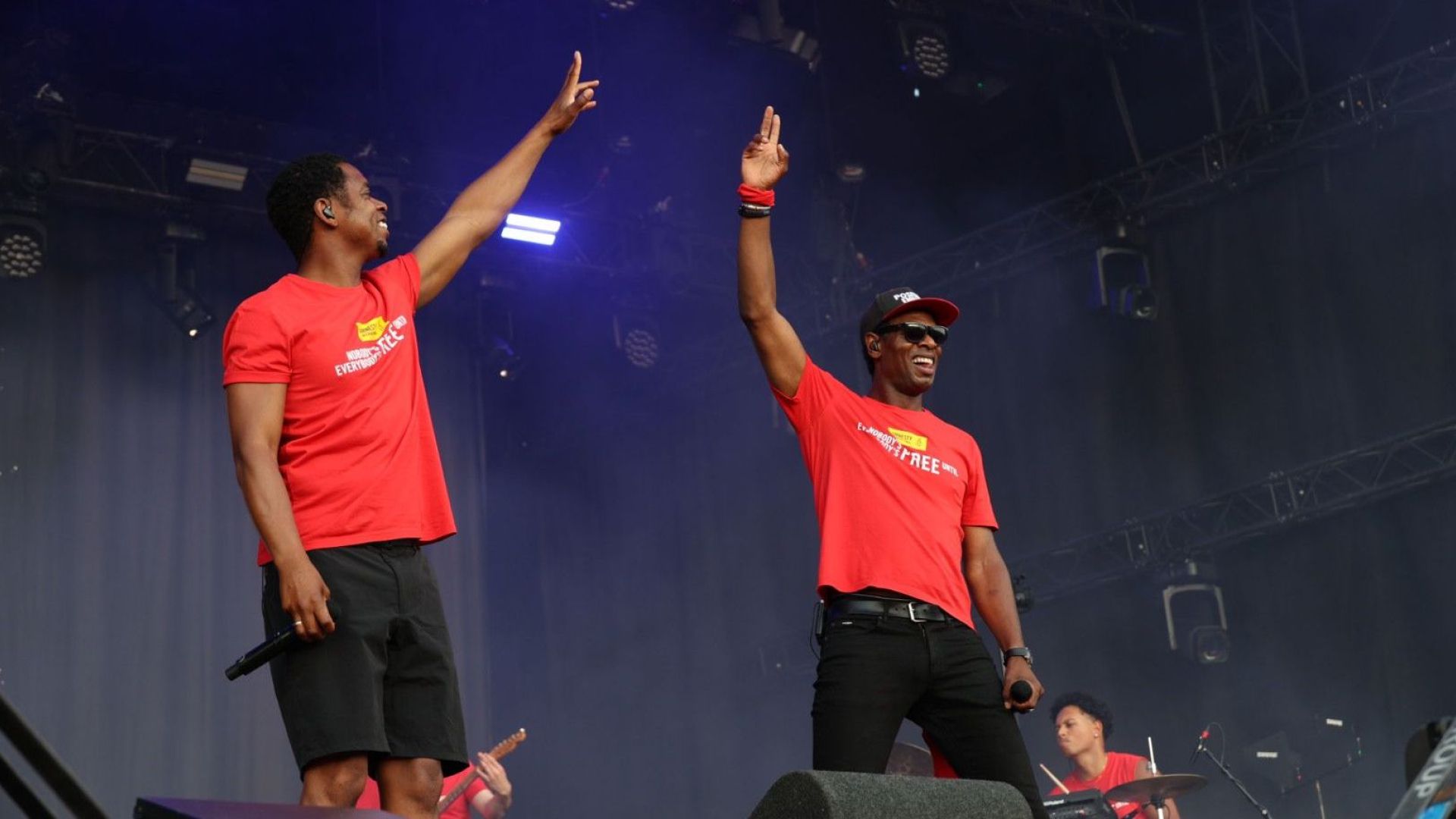 Typhoon op de Zwarte Cross, van feest tot stilte en weer feest.