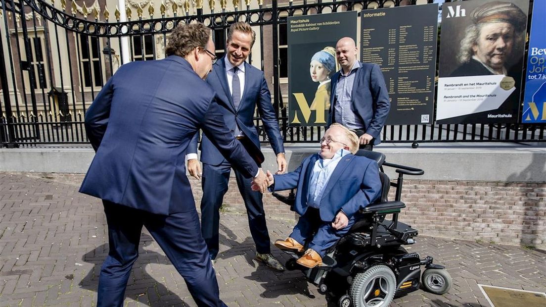 Rick Brink uit Hardenberg op bezoek bij de ministerraad