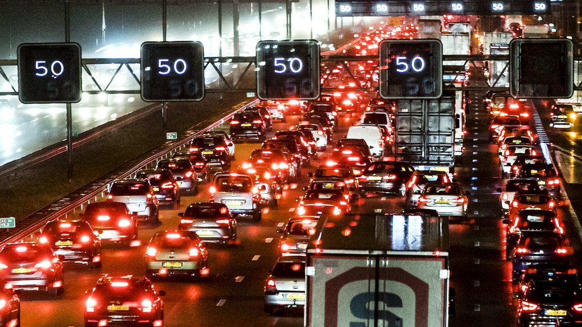 Ruim uur vertraging door dichte A12 na ongeluk
