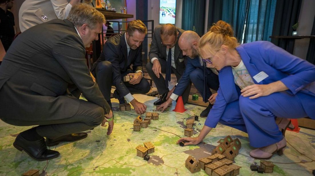 Festivalgangers spelen Woonopoly.
