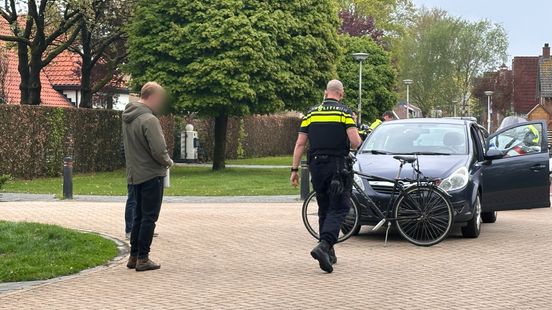 Fietser gewond na aanrijding in Enter. Fietser gewond na aanrijding in Enter.