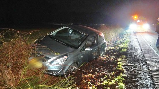 Auto belandt in de greppel bij Ruinerwold Nieuws