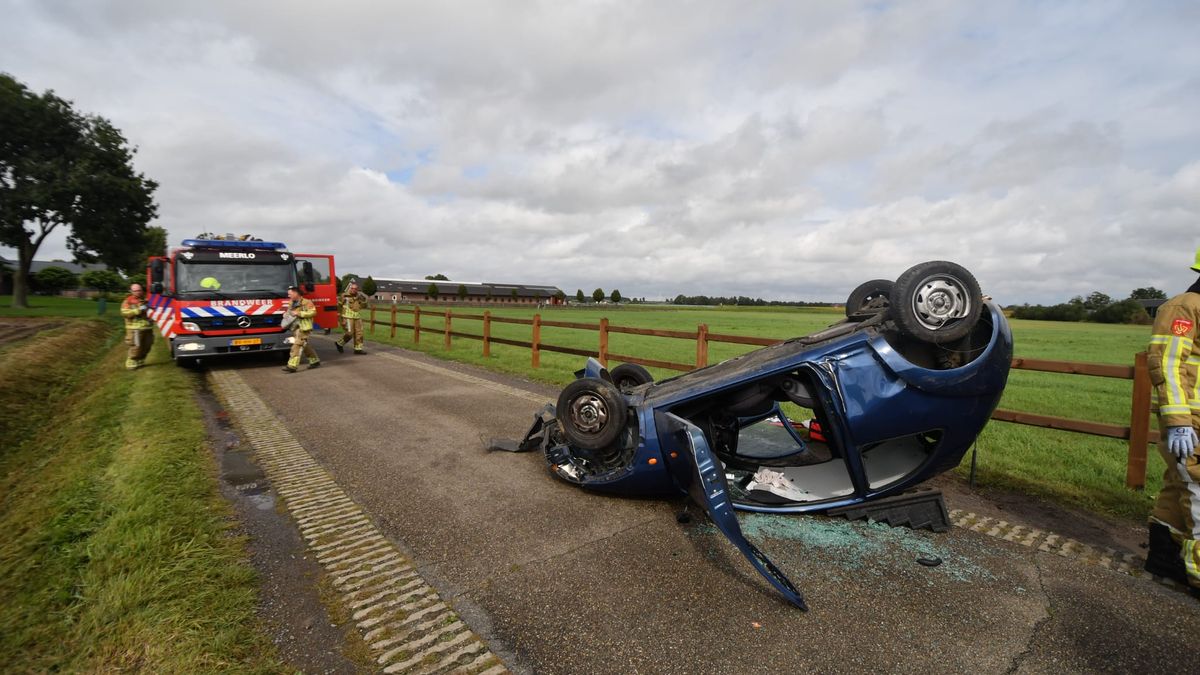 Auto ondersteboven in Swolgen, vrouw gewond