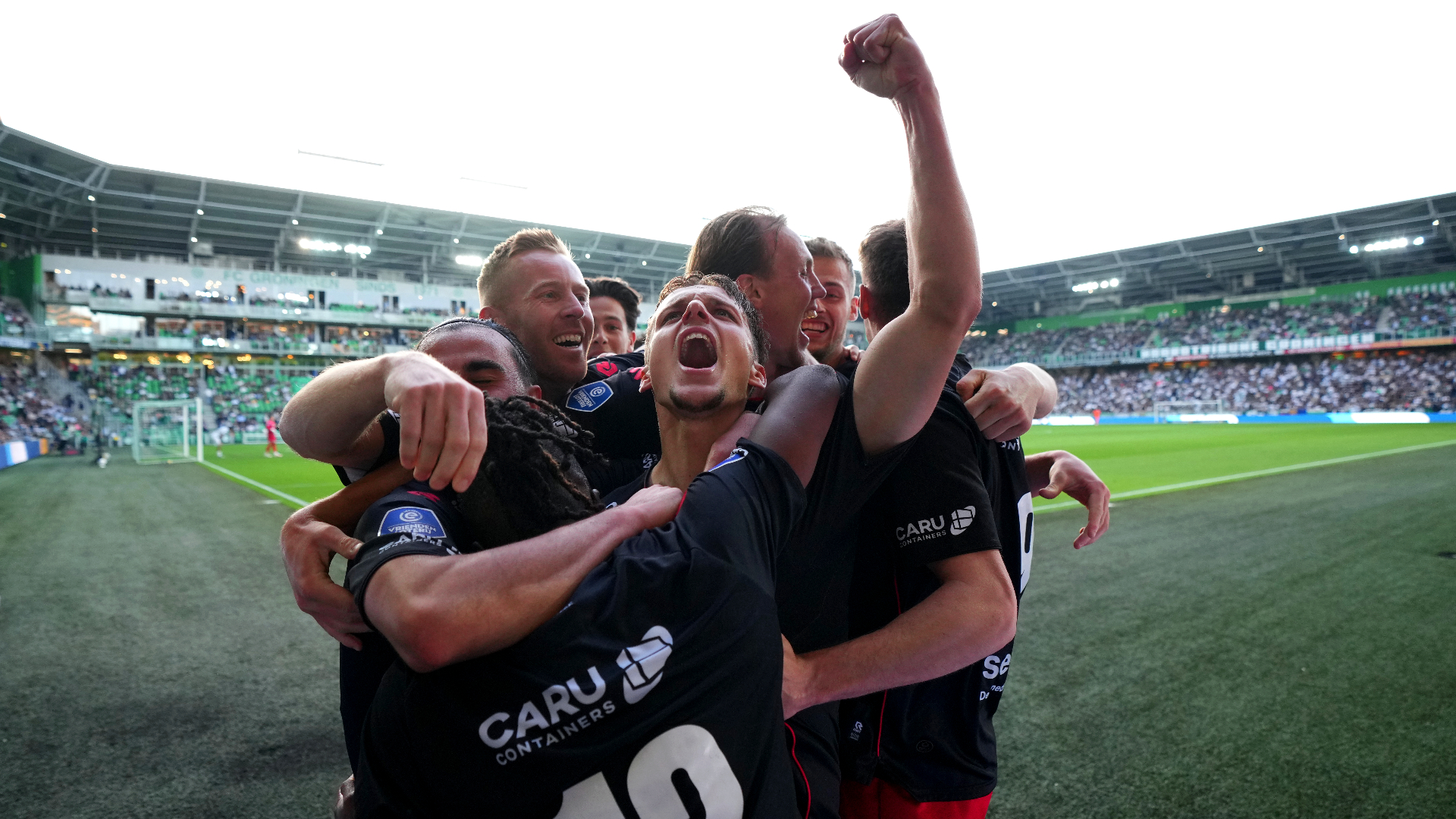 Totale extase bij Gyan de Regt en Excelsior na winnende treffer