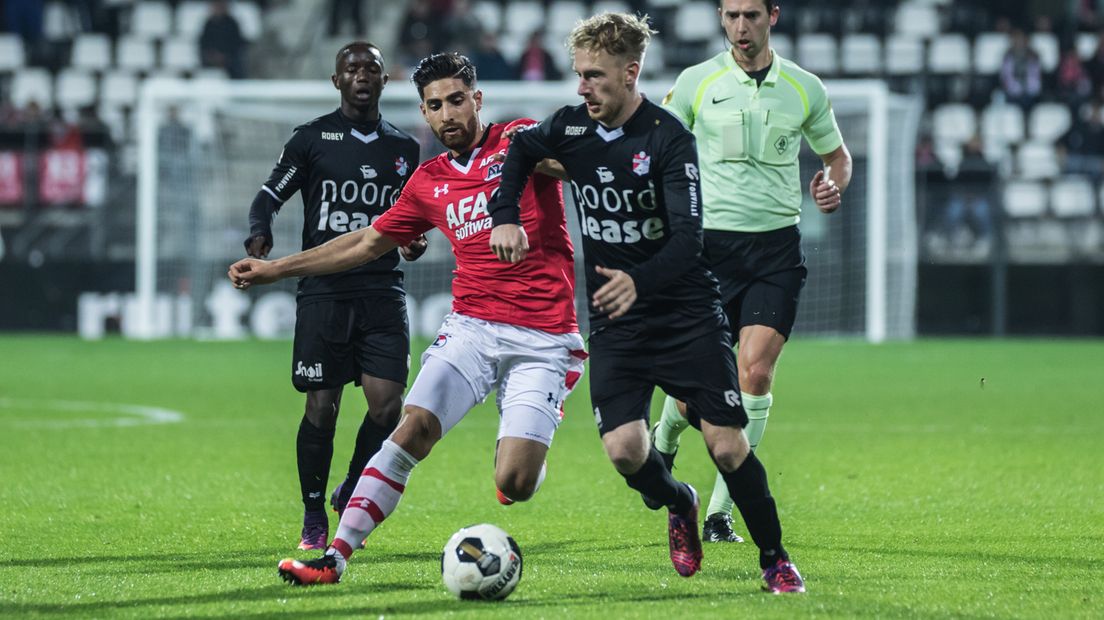 FC Emmen redde het niet in de beker tegen AZ. Ondanks veel kansen wint de thuisclub met 1-0 (Rechten: Roel Bos/sportfoto.org)