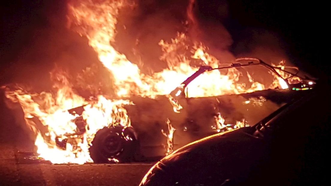 Auto brandt volledig uit op parkeerplaats Go Planet