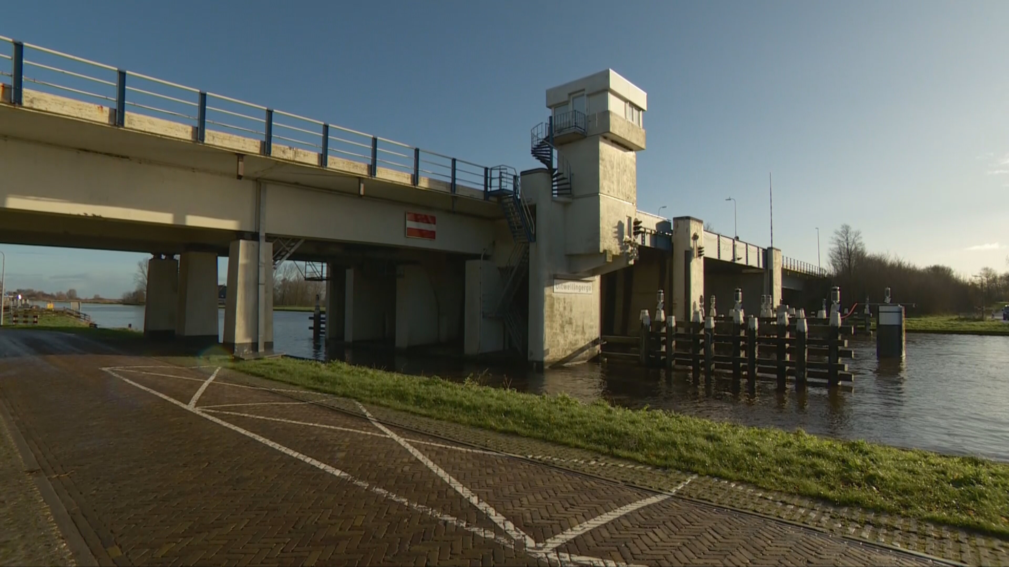 Uitwellingerga door brugsluiting in tweeën gesplitst: "Heeft grote impact op bewoners"