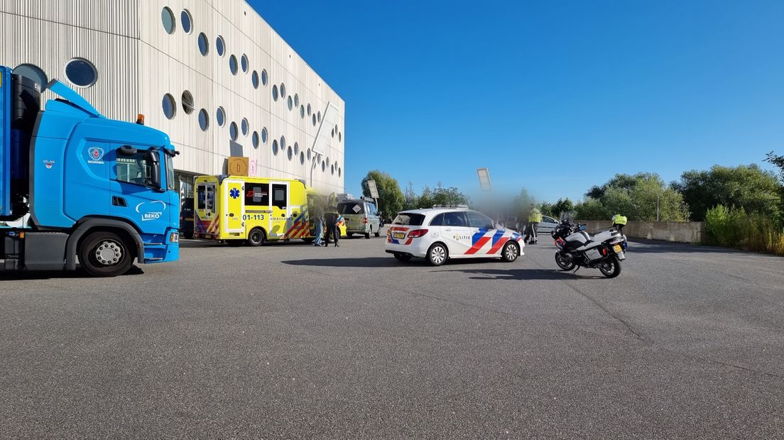 Ambulance en politie zijn bij de Euroborg