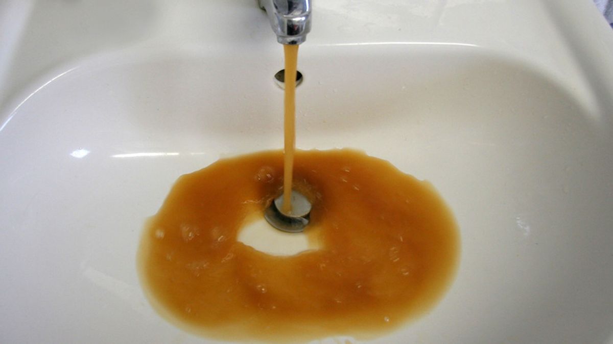 Geel water uit de kraan in Meeden RTV Noord
