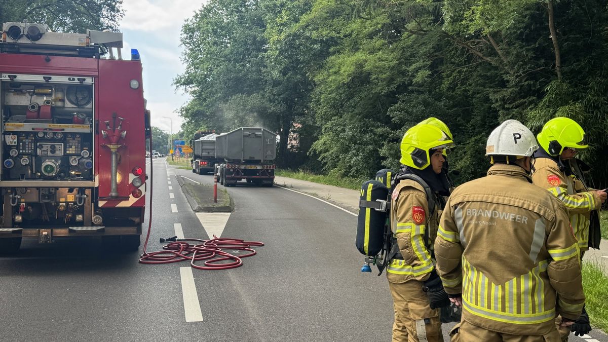 Puin van afgebrande stal vliegt opnieuw in brand op N273