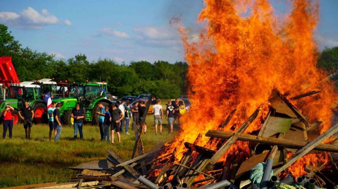 Fikkie stokende boeren bij A1 in Stroe.