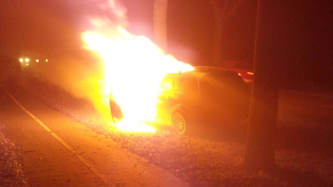 Auto vloog spontaan in brand.