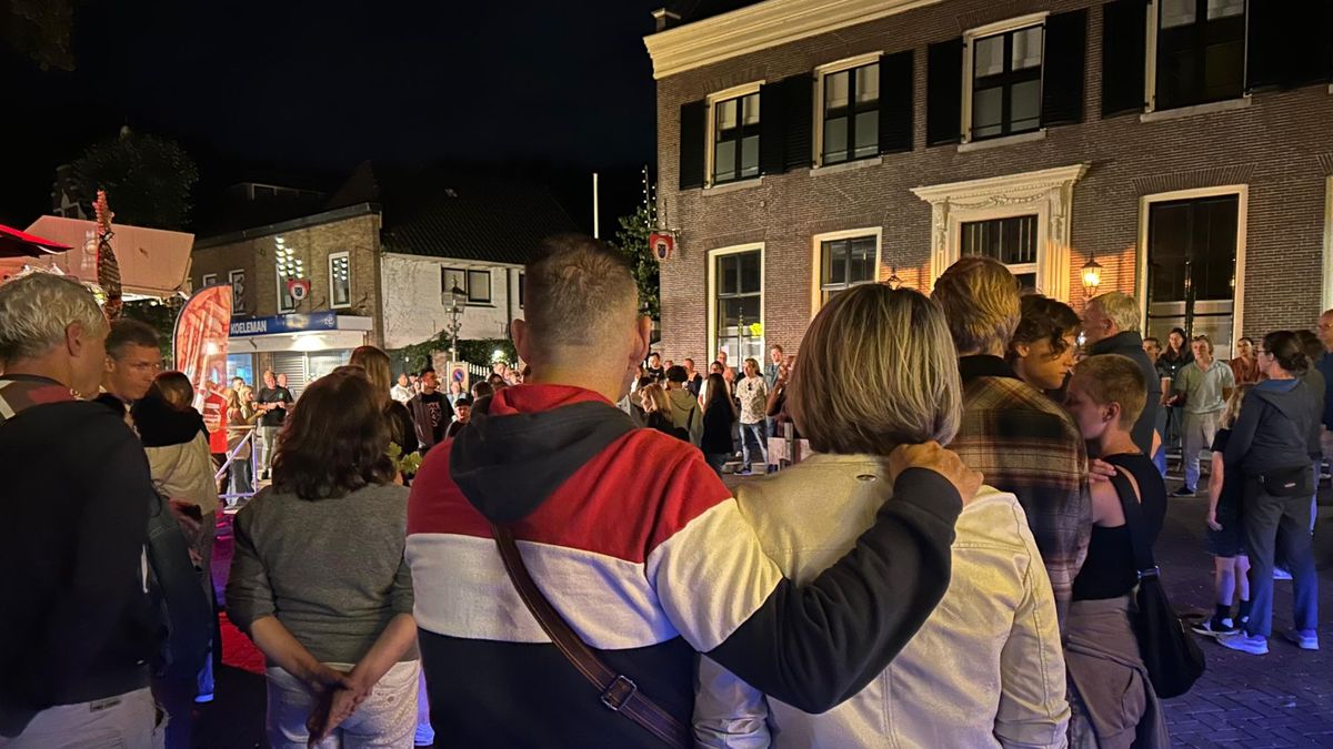 Abcoude is minuut stil voor Lisa bij start feestweek: 'Voor rouwen bestaat geen blauwdruk'