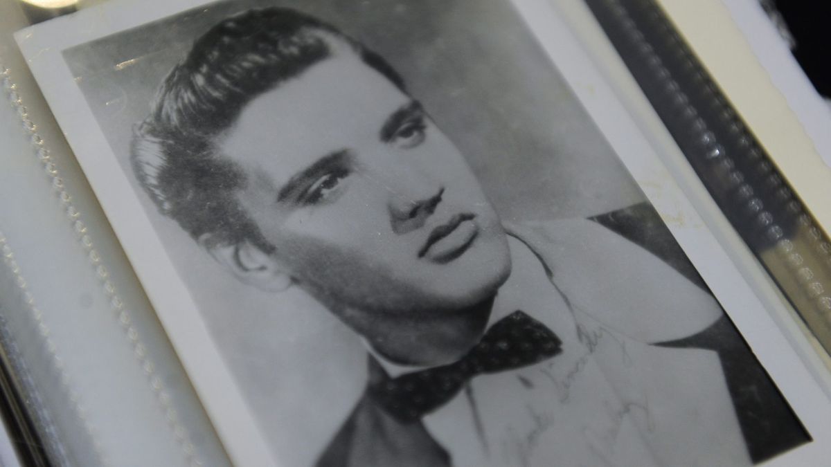 'Kapper Elvis Presley maakte na zijn dood het haar van de zanger zwart