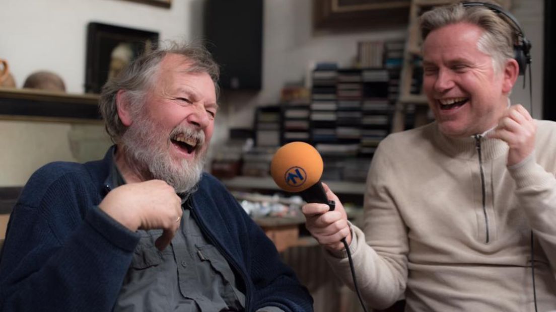 Henk Helmantel (links) in gesprek met Erik Hulsegge tijdens een uitzending van Noordmannen