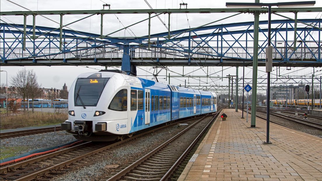 Trein van Arriva op station Zwolle