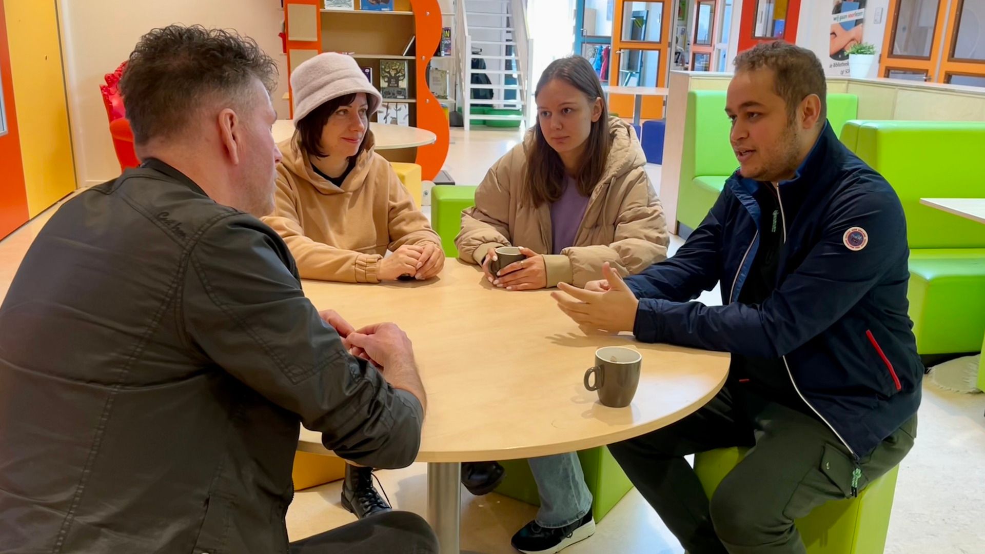 Oekraïense vluchtelingen komen langs op school