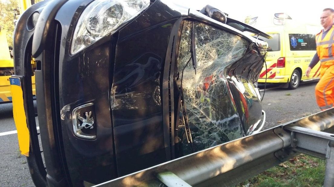 Ongeluk op A32, weg dicht richting Steenwiijk