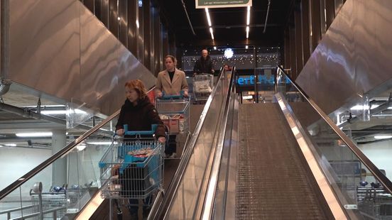 'Gekkenhuis': drukte in supermarkten voor laatste kerstinkopen